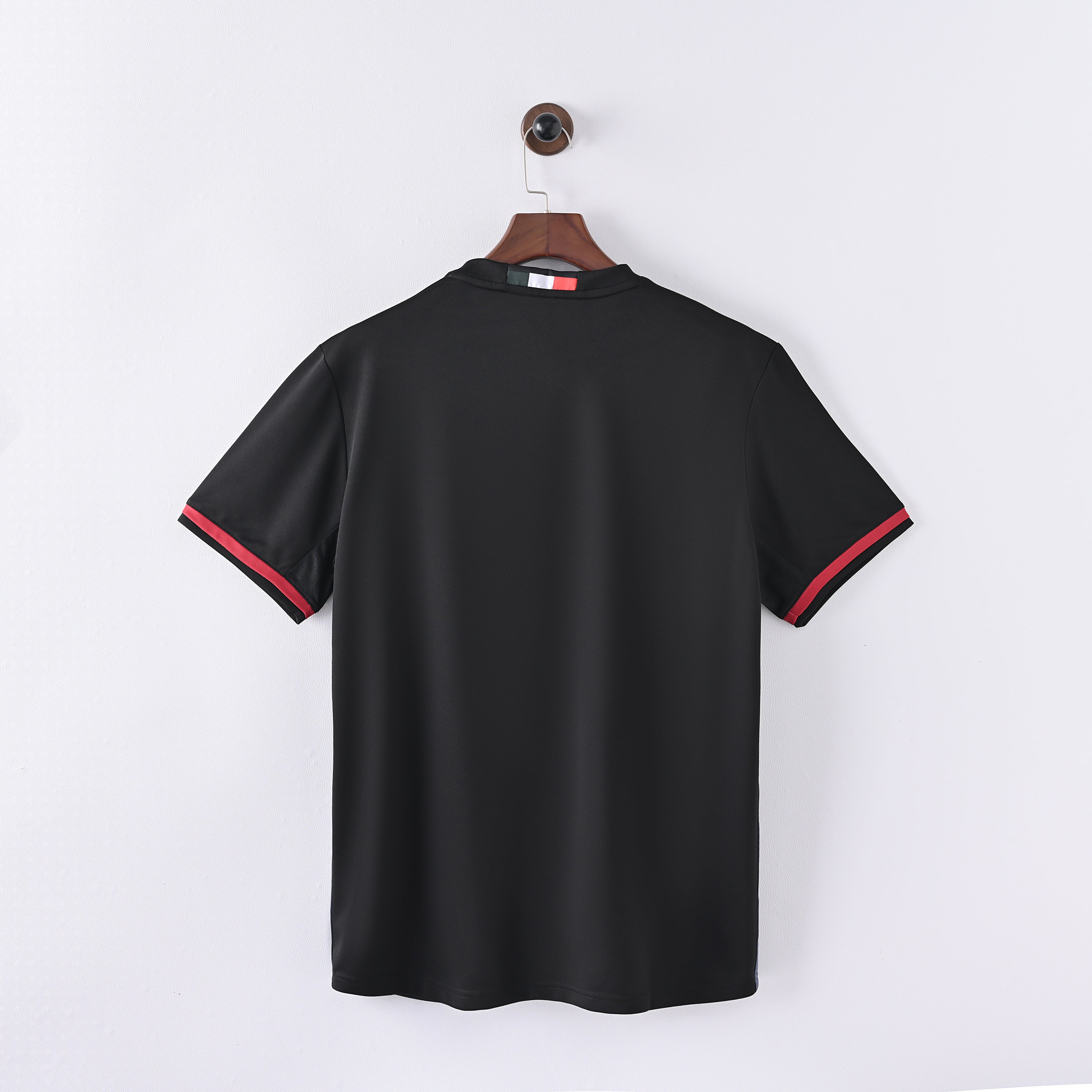 maillot-ac-milan-domicile-2016-2017-2