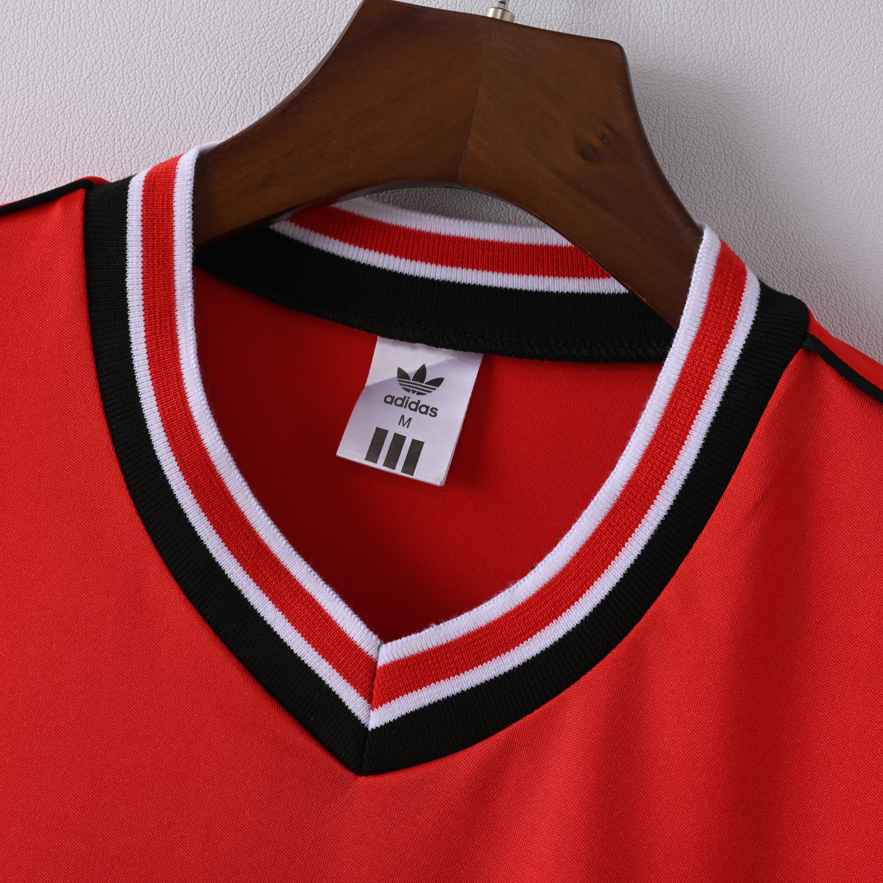 maillot-manchester-united-1984-1985-domicile-vintage-retro-3